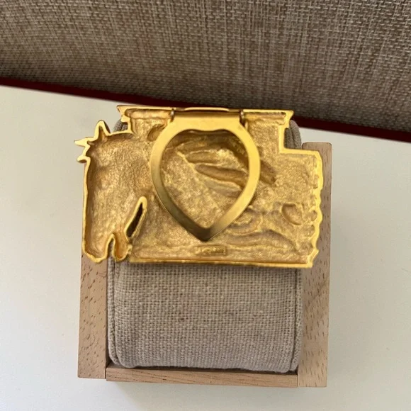 Vintage 1988 - JJ Gold Tone Horse Scarf Clip. - Picture 2 of 5